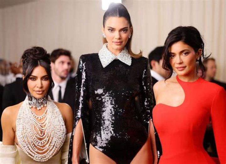 Kendall Jenner Wears Big Sister’s Khloe Kardashian’s Good American